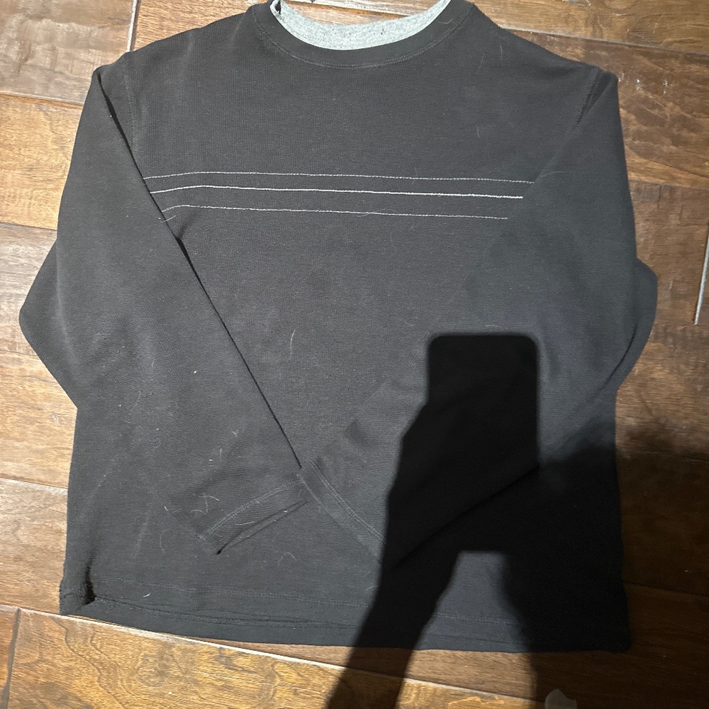 Men’s modern cropped fit crewneck with minimalistic design